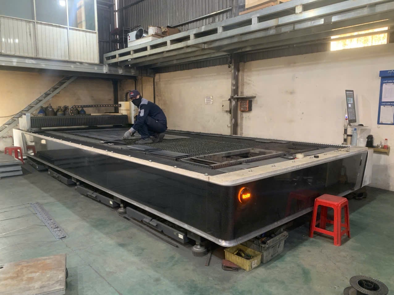 Laser cutting machine